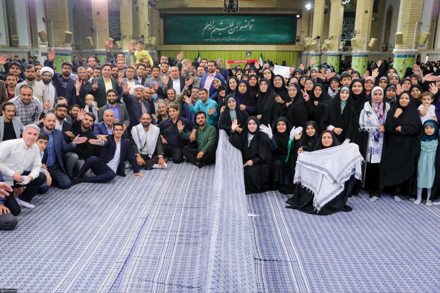 بیانات رهبر معظم انقلاب حضرت آیت الله خامنه ای به مناسبت گرامیداشت روز معلّم 42