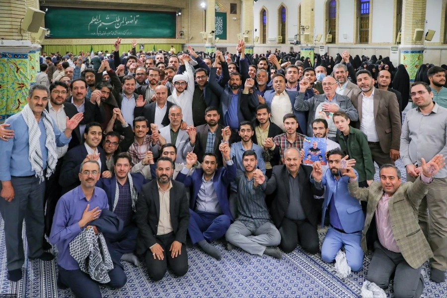 بیانات رهبر معظم انقلاب حضرت آیت الله خامنه ای به مناسبت گرامیداشت روز معلّم 44