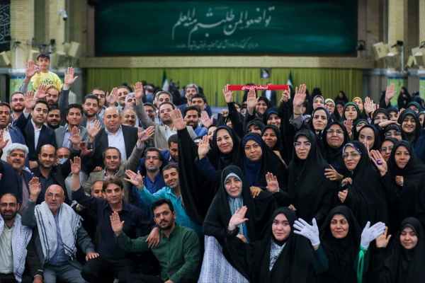 بیانات رهبر معظم انقلاب حضرت آیت الله خامنه ای به مناسبت گرامیداشت روز معلّم 45