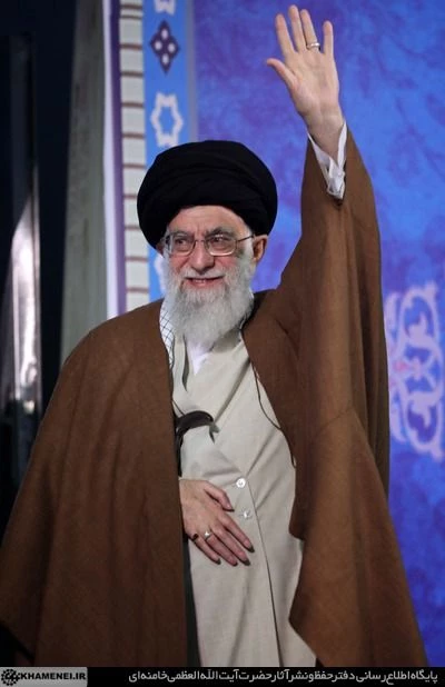 
۱۹ اردیبهشت؛ سالروز حضور رهبرانقلاب به دانشگاه فرهگیان 5