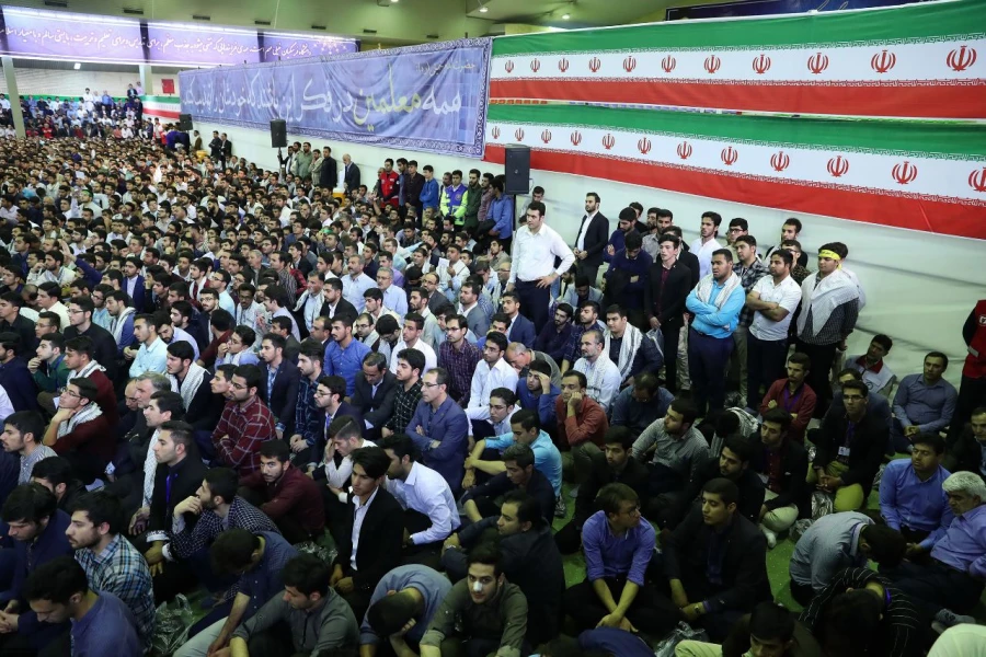 
۱۹ اردیبهشت؛ سالروز حضور رهبرانقلاب به دانشگاه فرهگیان 9