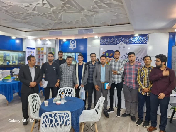 بازدید دانشجومعلمان پردیس شهیدباهنر اصفهان از غرفه دانشگاه فرهنگیان 3