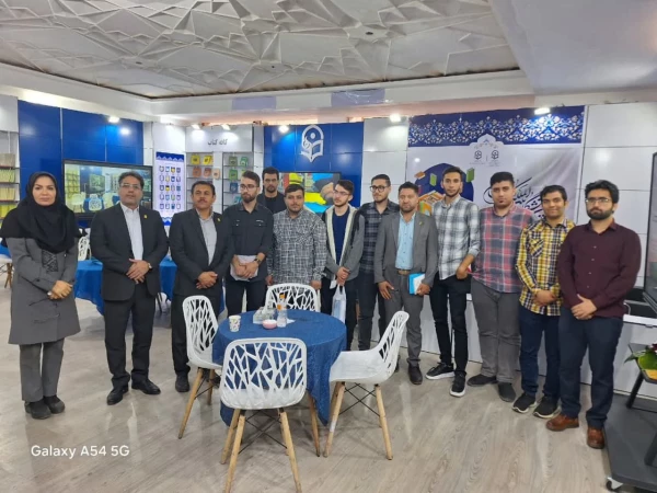 بازدید دانشجومعلمان پردیس شهیدباهنر اصفهان از غرفه دانشگاه فرهنگیان 5