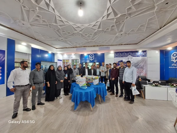 بازدید دانشجومعلمان پردیس شهیدباهنر اصفهان از غرفه دانشگاه فرهنگیان 6
