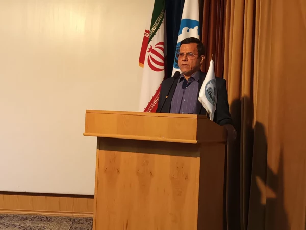 تاریخ شفاهی، یکی از شیوه های پژوهش تاریخی است که به شرح و شناسایی وقایع، رویدادها، حوادث تاریخی، بر اساس دیده ها، شنیده ها و عملکرد شاهدان و ناظران و فعالان آن ماجرا می پردازد. 3