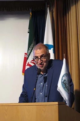 تاریخ شفاهی، یکی از شیوه های پژوهش تاریخی است که به شرح و شناسایی وقایع، رویدادها، حوادث تاریخی، بر اساس دیده ها، شنیده ها و عملکرد شاهدان و ناظران و فعالان آن ماجرا می پردازد. 4