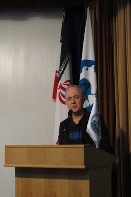 تاریخ شفاهی، یکی از شیوه های پژوهش تاریخی است که به شرح و شناسایی وقایع، رویدادها، حوادث تاریخی، بر اساس دیده ها، شنیده ها و عملکرد شاهدان و ناظران و فعالان آن ماجرا می پردازد. 6