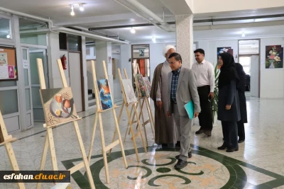 بازدید رییس دانشگاه فرهنگیان استان و جمعی از مسئولین از نمایشگاه نقاشی گروهی از دانشجویان آموزش رشته هنر 