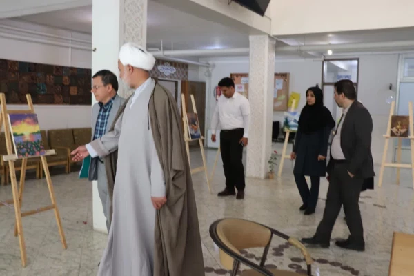بازدید دکتر کجباف از نمایشگاه نقاشی گروهی از دانشجویان آموزش رشته هنر  4