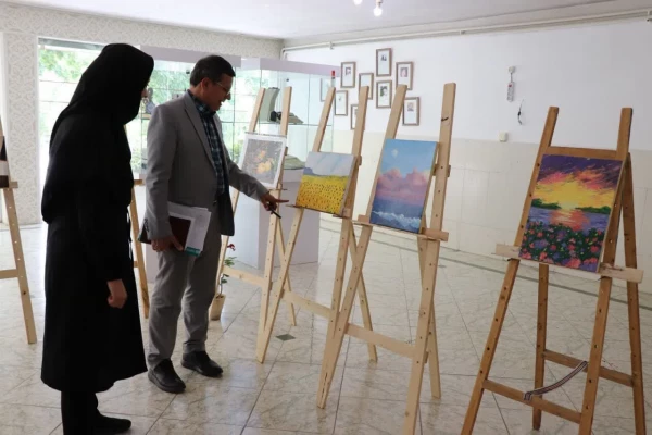بازدید دکتر کجباف از نمایشگاه نقاشی گروهی از دانشجویان آموزش رشته هنر  5