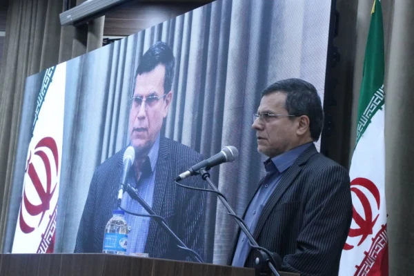 علی اکبر کجباف ریاست دانشگاه فرهنگیان استان اصفهان در مراسم اختتامیه اولین همایش تربیت تمام ساحتی 2