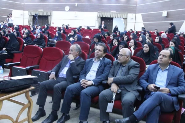 علی اکبر کجباف ریاست دانشگاه فرهنگیان استان اصفهان در مراسم اختتامیه اولین همایش تربیت تمام ساحتی 4