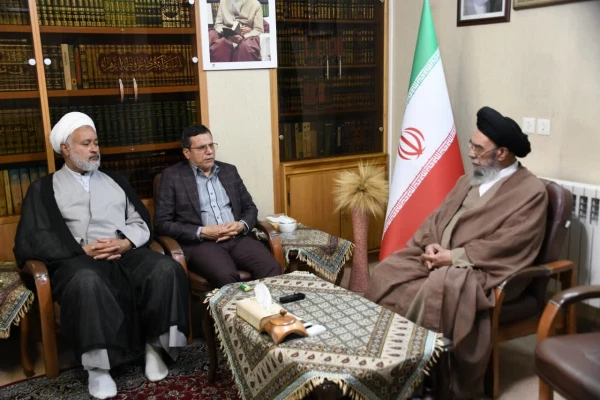 در دیدار اعضای هیئت رئیسه دانشگاه فرهنگیان اصفهان با امام جمعه اصفهان، نماینده ولی فقیه با اشاره به تاکیدات رهبر معظم انقلاب در خصوص اهمیت کار دانشگاه فرهنگیان اظهار داشت: رهبر انقلاب به دانشگاه فرهنگیان نظر دارند و این توجه بدون علت نیست و به دلیل اهمیت 