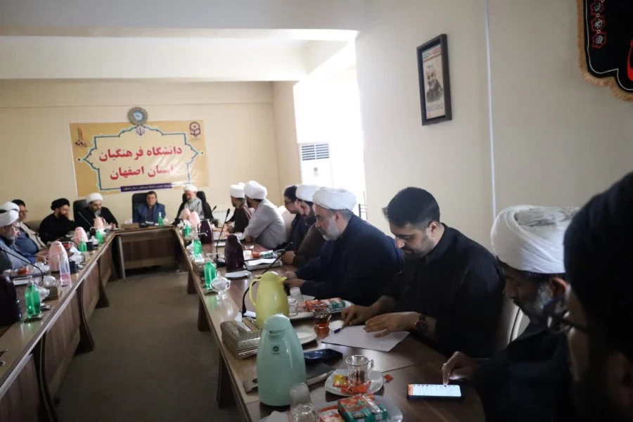 برگزاری نشست مسئولین نهادنمایندگی مقام معظم رهبری در دانشگاه های استان اصفهان  6