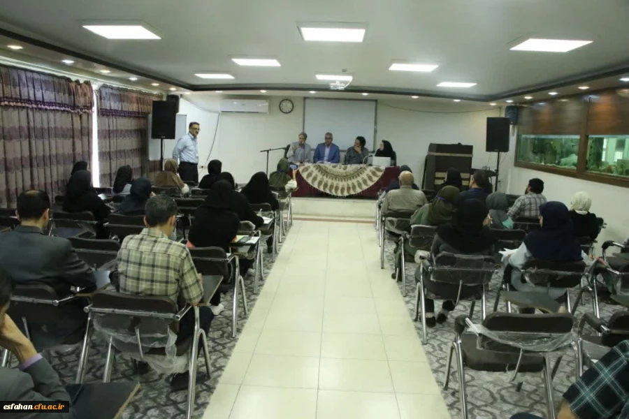 کارگاه های آموزشی و همچنین میزگرد های ریاضی با حضور اساتید مطرح و برجسته ریاضی کشور در پردیس شهید باهنر اصفهان 6