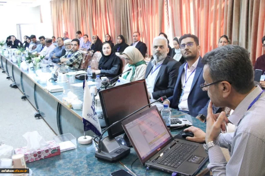 کارگاه های آموزشی و همچنین میزگرد های ریاضی با حضور اساتید مطرح و برجسته ریاضی کشور در پردیس شهید باهنر اصفهان 7