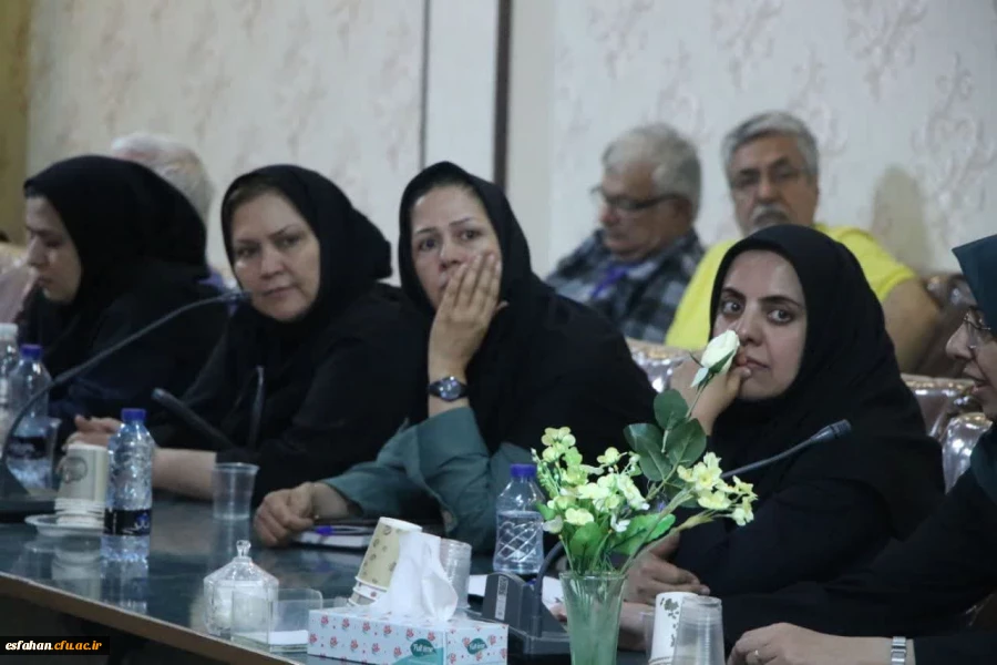 کارگاه های آموزشی و همچنین میزگرد های ریاضی با حضور اساتید مطرح و برجسته ریاضی کشور در پردیس شهید باهنر اصفهان 8