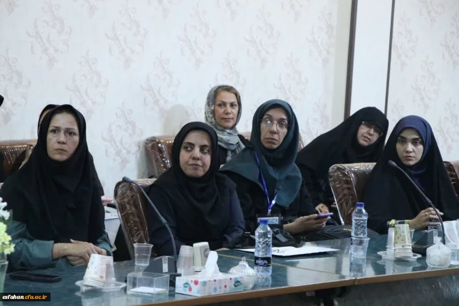 کارگاه های آموزشی و همچنین میزگرد های ریاضی با حضور اساتید مطرح و برجسته ریاضی کشور در پردیس شهید باهنر اصفهان 9