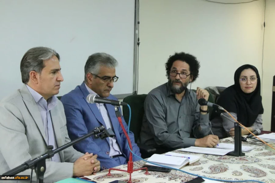 کارگاه های آموزشی و همچنین میزگرد های ریاضی با حضور اساتید مطرح و برجسته ریاضی کشور در پردیس شهید باهنر اصفهان 10