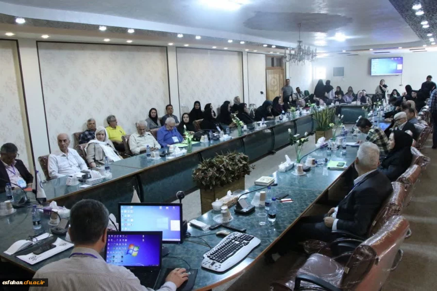 کارگاه های آموزشی و همچنین میزگرد های ریاضی با حضور اساتید مطرح و برجسته ریاضی کشور در پردیس شهید باهنر اصفهان 11