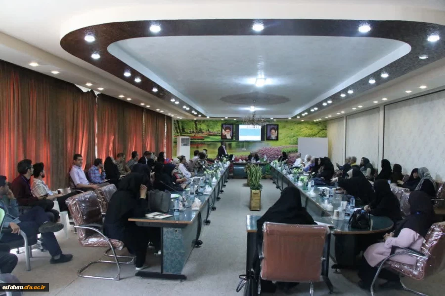 کارگاه های آموزشی و همچنین میزگرد های ریاضی با حضور اساتید مطرح و برجسته ریاضی کشور در پردیس شهید باهنر اصفهان 12