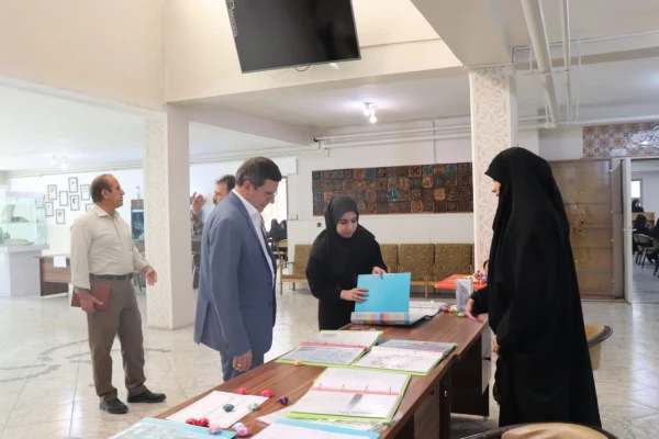 بازدید رئیس دانشگاه فرهنگیان استان از روند ثبت نام دانشجومعلمان ورودی جدید پردیس فاطمه زهرا (س) 2