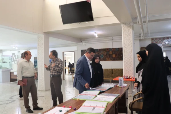 بازدید رئیس دانشگاه فرهنگیان استان از روند ثبت نام دانشجومعلمان ورودی جدید پردیس فاطمه زهرا (س) 3