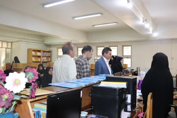 بازدید رئیس دانشگاه فرهنگیان استان از روند ثبت نام دانشجومعلمان ورودی جدید پردیس فاطمه زهرا (س) 4