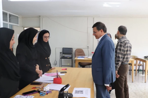 بازدید رئیس دانشگاه فرهنگیان استان از روند ثبت نام دانشجومعلمان ورودی جدید پردیس فاطمه زهرا (س) 7