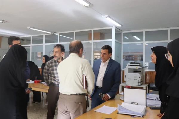بازدید رئیس دانشگاه فرهنگیان استان از روند ثبت نام دانشجومعلمان ورودی جدید پردیس فاطمه زهرا (س) 8