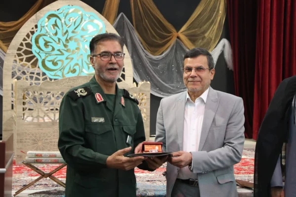 برگزاری مراسم بزرگداشت هفته دفاع مقدس و آیین تکریم ماه مهر در پردیس ها و مراکز دانشگاه فرهنگیان استان اصفهان 2