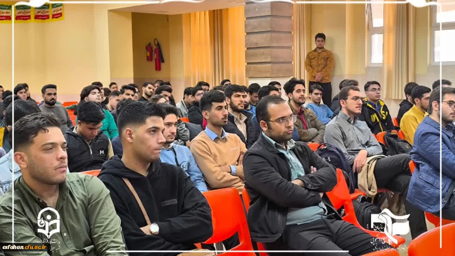بازدید و برگزاری مراسم پرسش و پاسخ بین دانشجویان و مسئولان در مرکز شهید سلیمانی آران وبیدگل(ساختمان شماره 3 پردیس شهید باهنر اصفهان) 4
