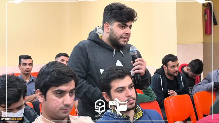 بازدید و برگزاری مراسم پرسش و پاسخ بین دانشجویان و مسئولان در مرکز شهید سلیمانی آران وبیدگل(ساختمان شماره 3 پردیس شهید باهنر اصفهان) 7