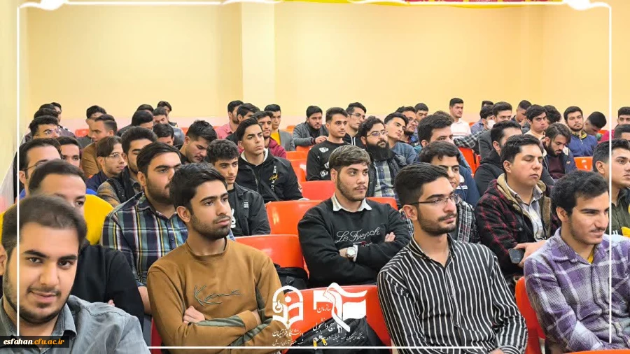 بازدید و برگزاری مراسم پرسش و پاسخ بین دانشجویان و مسئولان در مرکز شهید سلیمانی آران وبیدگل(ساختمان شماره 3 پردیس شهید باهنر اصفهان) 8