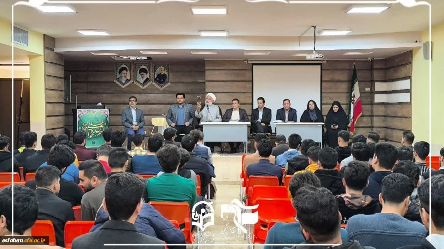 بازدید و برگزاری مراسم پرسش و پاسخ بین دانشجویان و مسئولان در مرکز شهید سلیمانی آران وبیدگل(ساختمان شماره 3 پردیس شهید باهنر اصفهان) 4