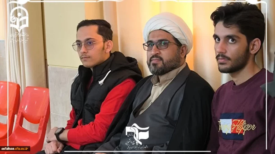 بازدید و برگزاری مراسم پرسش و پاسخ بین دانشجویان و مسئولان در مرکز شهید سلیمانی آران وبیدگل(ساختمان شماره 3 پردیس شهید باهنر اصفهان) 5