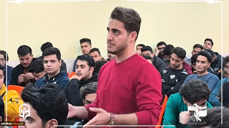 بازدید و برگزاری مراسم پرسش و پاسخ بین دانشجویان و مسئولان در مرکز شهید سلیمانی آران وبیدگل(ساختمان شماره 3 پردیس شهید باهنر اصفهان) 8