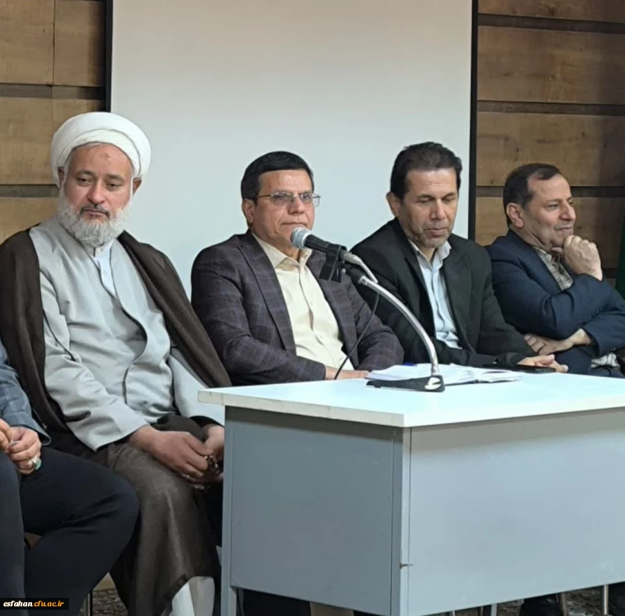 بازدید و برگزاری مراسم پرسش و پاسخ بین دانشجویان و مسئولان در مرکز شهید سلیمانی آران وبیدگل(ساختمان شماره 3 پردیس شهید باهنر اصفهان) 16