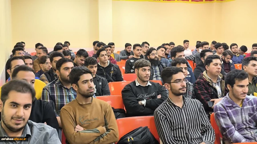 بازدید و برگزاری مراسم پرسش و پاسخ بین دانشجویان و مسئولان در مرکز شهید سلیمانی آران وبیدگل(ساختمان شماره 3 پردیس شهید باهنر اصفهان) 17