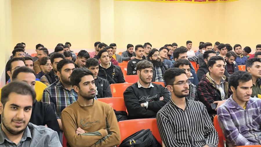 بازدید و برگزاری مراسم پرسش و پاسخ بین دانشجویان و مسئولان در مراکز امام خمینی(ره) کاشان و همچنین شهید سلیمانی آران وبیدگل(ساختمان شماره 3 پردیس شهید باهنر اصفهان) 6