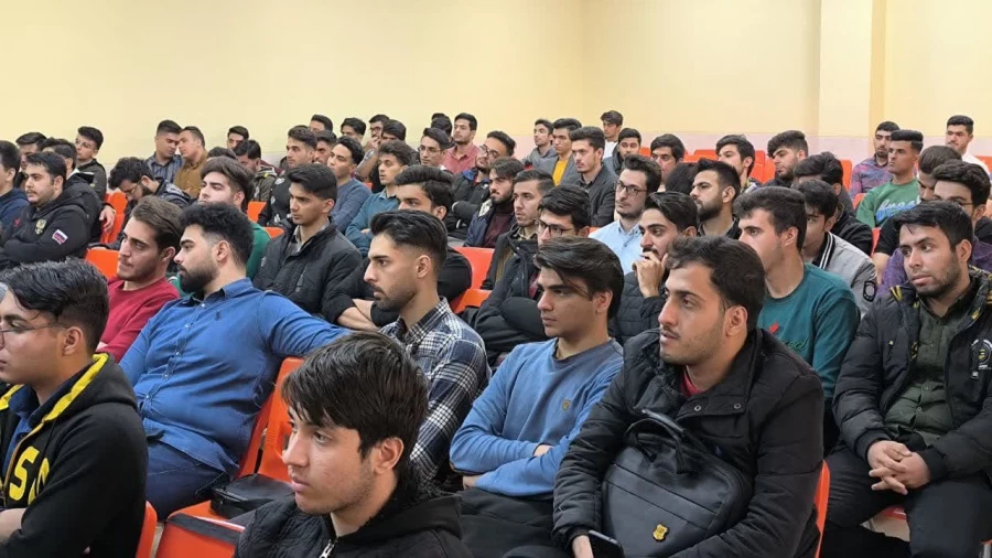 بازدید و برگزاری مراسم پرسش و پاسخ بین دانشجویان و مسئولان در مراکز امام خمینی(ره) کاشان و همچنین شهید سلیمانی آران وبیدگل(ساختمان شماره 3 پردیس شهید باهنر اصفهان) 7