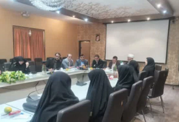 نشست سرپرستان سراهای دانشجویی دانشگاه با علی اکبر کجباف و هیات همراه 6