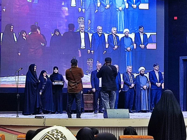 مراسم تجلیل از دانشجویان استان اصفهان که موفق به کسب رتبه در مرحله ملی قرآن و عترت شدند 4