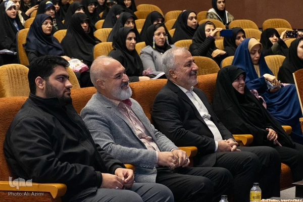 مراسم تجلیل از دانشجویان استان اصفهان که موفق به کسب رتبه در مرحله ملی قرآن و عترت شدند 7