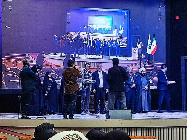 مراسم تجلیل از دانشجویان استان اصفهان که موفق به کسب رتبه در مرحله ملی قرآن و عترت شدند 9