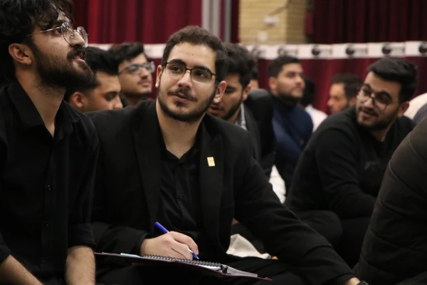 نشست صمیمی مسئولین دانشگاه با دانشجویان در پردیس شهید باهنر اصفهان  2