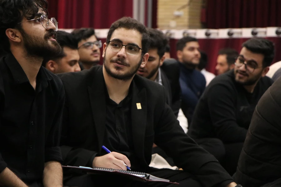 نشست صمیمی مسئولین دانشگاه با دانشجویان در پردیس شهید باهنر اصفهان  2