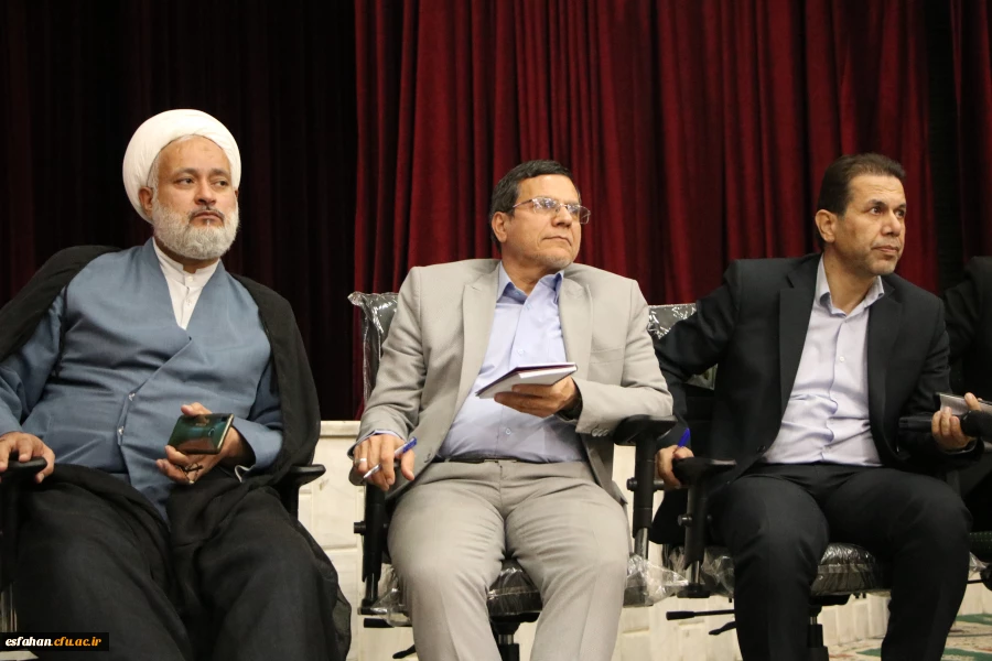 نشست صمیمی مسئولین دانشگاه با دانشجویان در پردیس شهید باهنر اصفهان  6