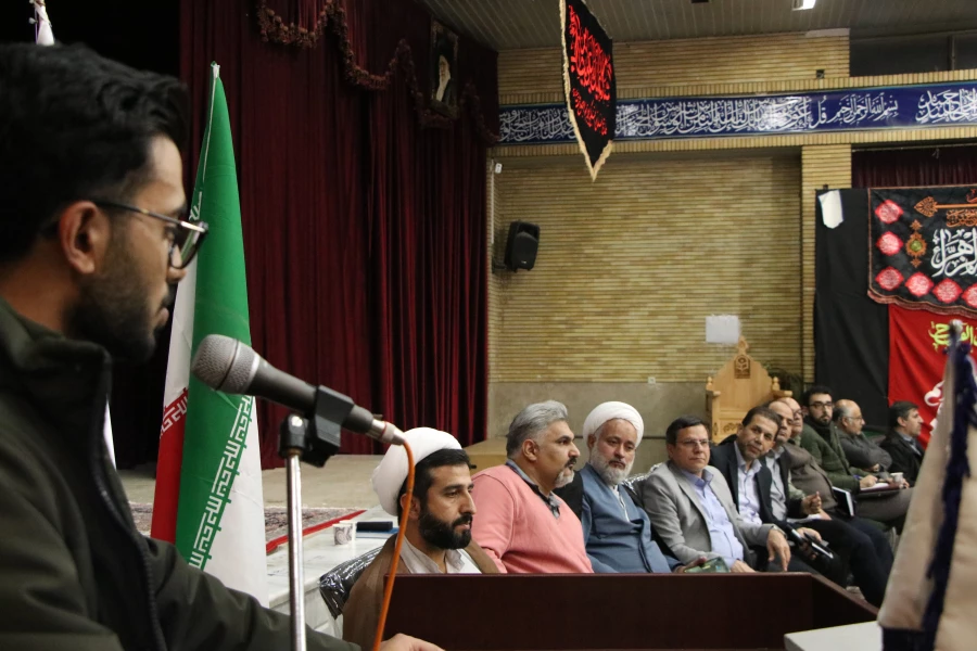 نشست صمیمی مسئولین دانشگاه با دانشجویان در پردیس شهید باهنر اصفهان  7