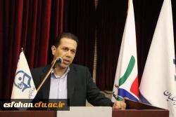 نشست صمیمی مسئولین دانشگاه با دانشجویان در پردیس شهید باهنر اصفهان  8